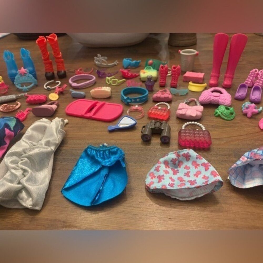Barbie accessories some vintage and gently used, Disney, high boots, purses - Picture 3 of 9
